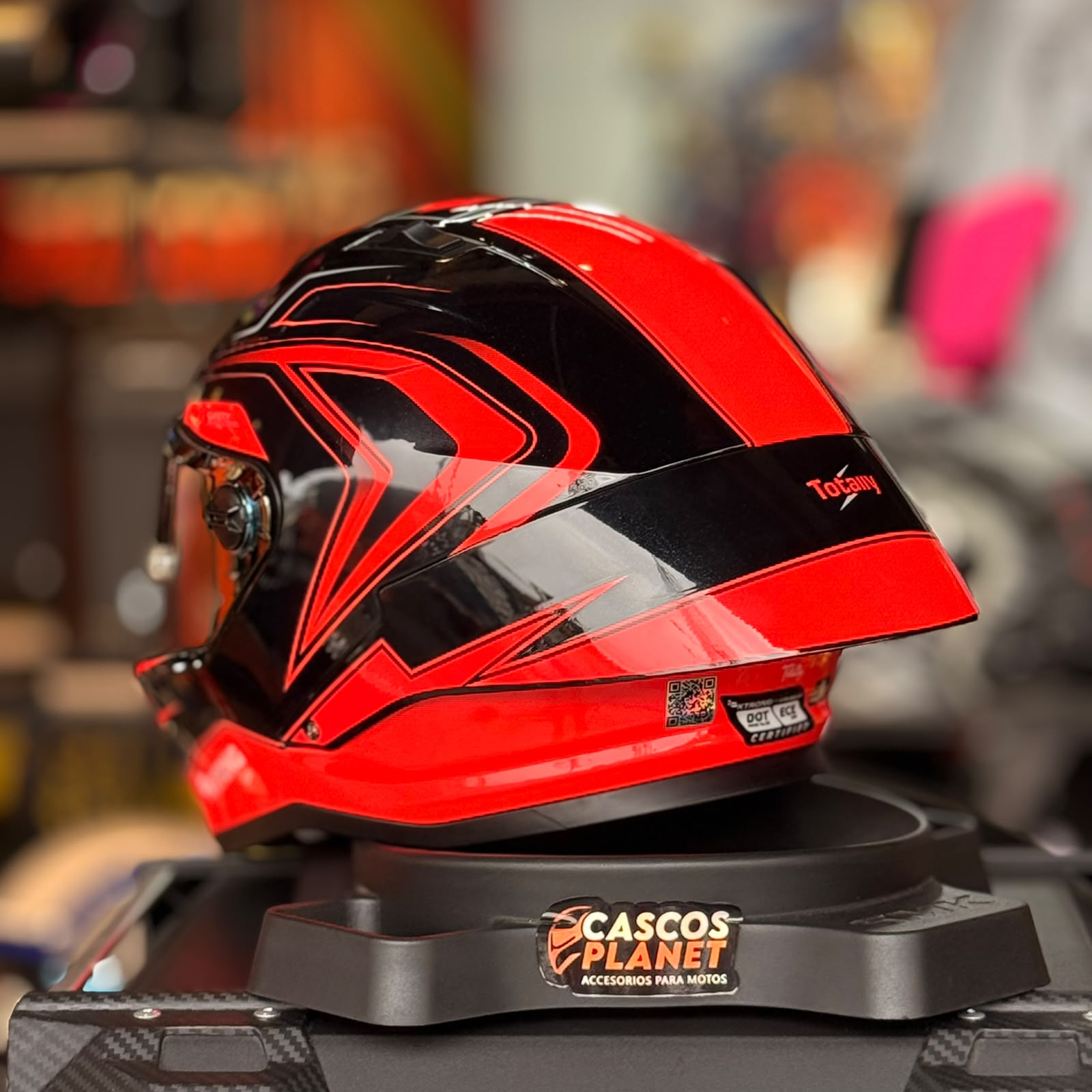Casco Integral Xtrong R1 Totally Negro Rojo Brillo - Imagen 2